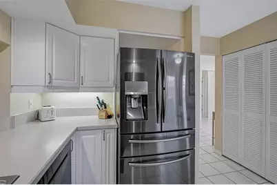 7341 Golf Pointe Circle, Sarasota, FL 34243 - Photo 11