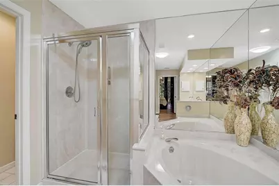 7341 Golf Pointe Circle, Sarasota, FL 34243 - Photo 23