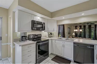 7341 Golf Pointe Circle, Sarasota, FL 34243 - Photo 9