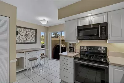 7341 Golf Pointe Circle, Sarasota, FL 34243 - Photo 11