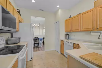 7012 Prosperity Circle #706, Sarasota, FL 34238 - Photo 9