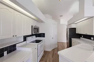 7111 41st Ln E, Sarasota, FL 34243 - Photo 11