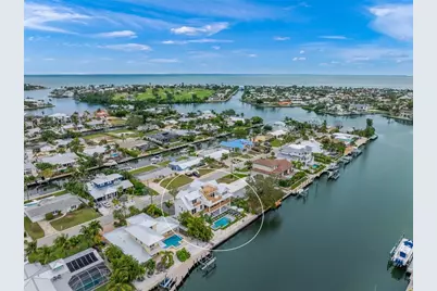 525 68th Street, Holmes Beach, FL 34217 - Photo 1
