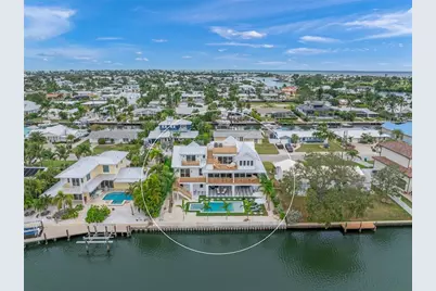 525 68th Street, Holmes Beach, FL 34217 - Photo 1