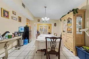 3635 Bali Dr, Sarasota, FL 34232 - Photo 9