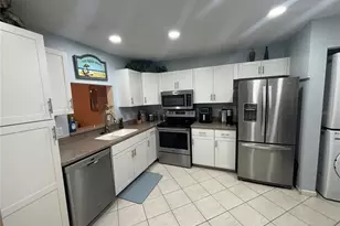 523 Spring Lakes Blvd, Bradenton, FL 34210 - Photo 9