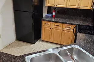 4073 Center Pointe Pl, Sarasota, FL 34233 - Photo 9