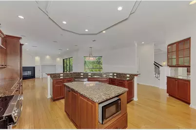 5684 Eastwind Drive, Sarasota, FL 34233 - Photo 19