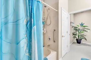 8151 Victoria Falls Cir, Sarasota, FL 34243 - Photo 31