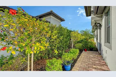 12287 Myrtle Bay Court, Sarasota, FL 34238 - Photo 7