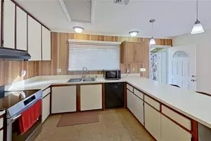 1385 43rd St, Sarasota, FL 34234 - Photo 9