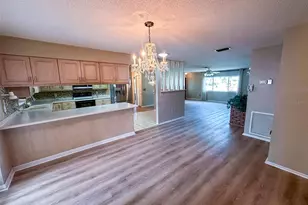 5004 Brandeis Cir N, Sarasota, FL 34243 - Photo 17