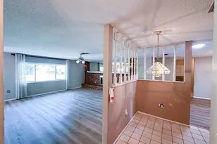 5004 Brandeis Cir N, Sarasota, FL 34243 - Photo 9