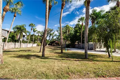 51 S Adams Drive, Sarasota, FL 34236 - Photo 3