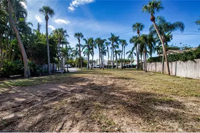 51 S Adams Drive, Sarasota, FL 34236 - Photo 13