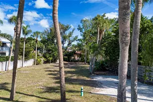 51 S Adams Dr, Sarasota, FL 34236 - Photo 5