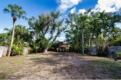 51 S Adams Drive, Sarasota, FL 34236 - Photo 9