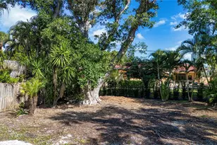 51 S Adams Dr, Sarasota, FL 34236 - Photo 11