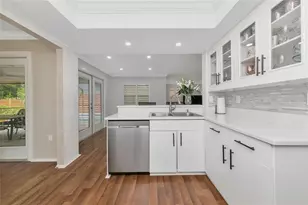 3145 Bougainvillea St, Sarasota, FL 34239 - Photo 13