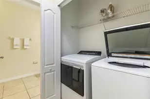 2009 Hawks View Dr, Ruskin, FL 33570 - Photo 7