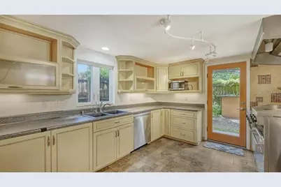 875 Indian Beach Drive, Sarasota, FL 34234 - Photo 13