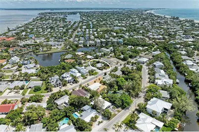 136 Crescent Dr, Anna Maria, FL 34216 - Photo 3