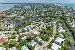 136 Crescent Dr, Anna Maria, FL 34216 - Photo 3