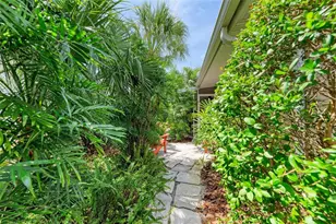 136 Crescent Dr, Anna Maria, FL 34216 - Photo 43