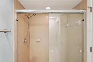 5755 Avista Dr, Sarasota, FL 34243 - Photo 27