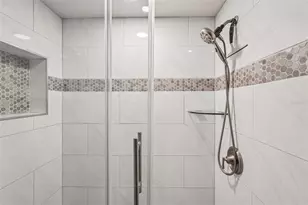 5755 Avista Dr, Sarasota, FL 34243 - Photo 35