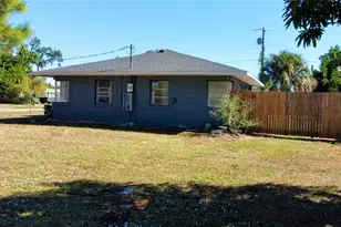 1011 14th St W, Palmetto, FL 34221 - Photo 11