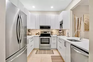 3537 Parkridge Cir, Sarasota, FL 34243 - Photo 11