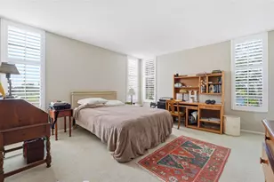 7461 W Country Club Dr N, Sarasota, FL 34243 - Photo 9