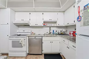 7461 W Country Club Dr N, Sarasota, FL 34243 - Photo 5