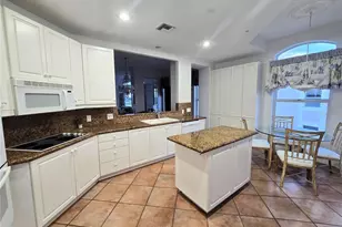 5450 Eagles Point Cir, Sarasota, FL 34231 - Photo 15