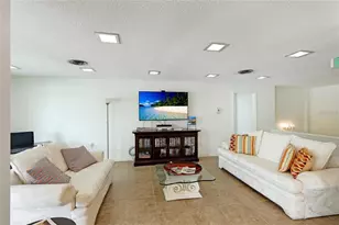 33 S Gulfstream Ave, Sarasota, FL 34236 - Photo 17