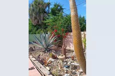 3001 Eden Mills Dr, Sarasota, FL 34237 - Photo 33