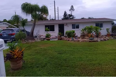 3001 Eden Mills Dr, Sarasota, FL 34237 - Photo 3