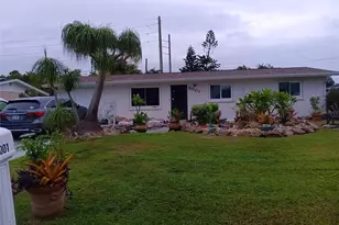 3001 Eden Mills Dr, Sarasota, FL 34237 - Photo 3