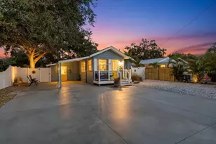 719 35th St W, Bradenton, FL 34205 - Photo 3