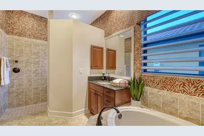3706 80th Drive E, Sarasota, FL 34243 - Photo 33