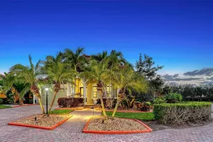 3706 80th Dr E, Sarasota, FL 34243 - Photo 3