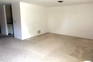 1040 Jamaica Rd, Venice, FL 34293 - Photo 9