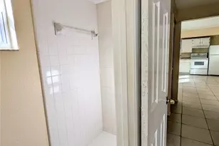 1118 15th St W, Bradenton, FL 34205 - Photo 3