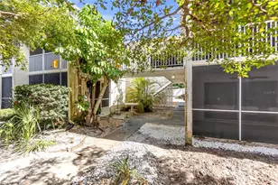 3835 Almeria Ct, Sarasota, FL 34239 - Photo 3