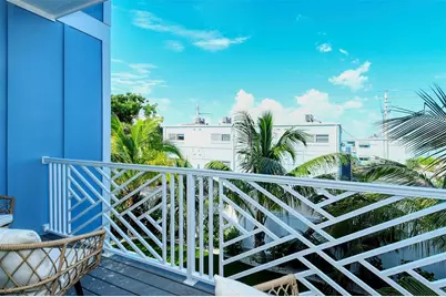 2406 Avenue C, Bradenton Beach, FL 34217 - Photo 5