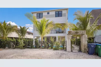 2415 Avenue B, Bradenton Beach, FL 34217 - Photo 1