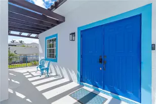 1521 Siesta Dr, Sarasota, FL 34239 - Photo 5