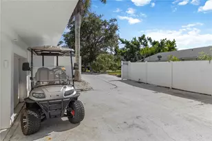 1521 Siesta Dr, Sarasota, FL 34239 - Photo 41