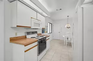 5633 Avista Dr, Sarasota, FL 34243 - Photo 5